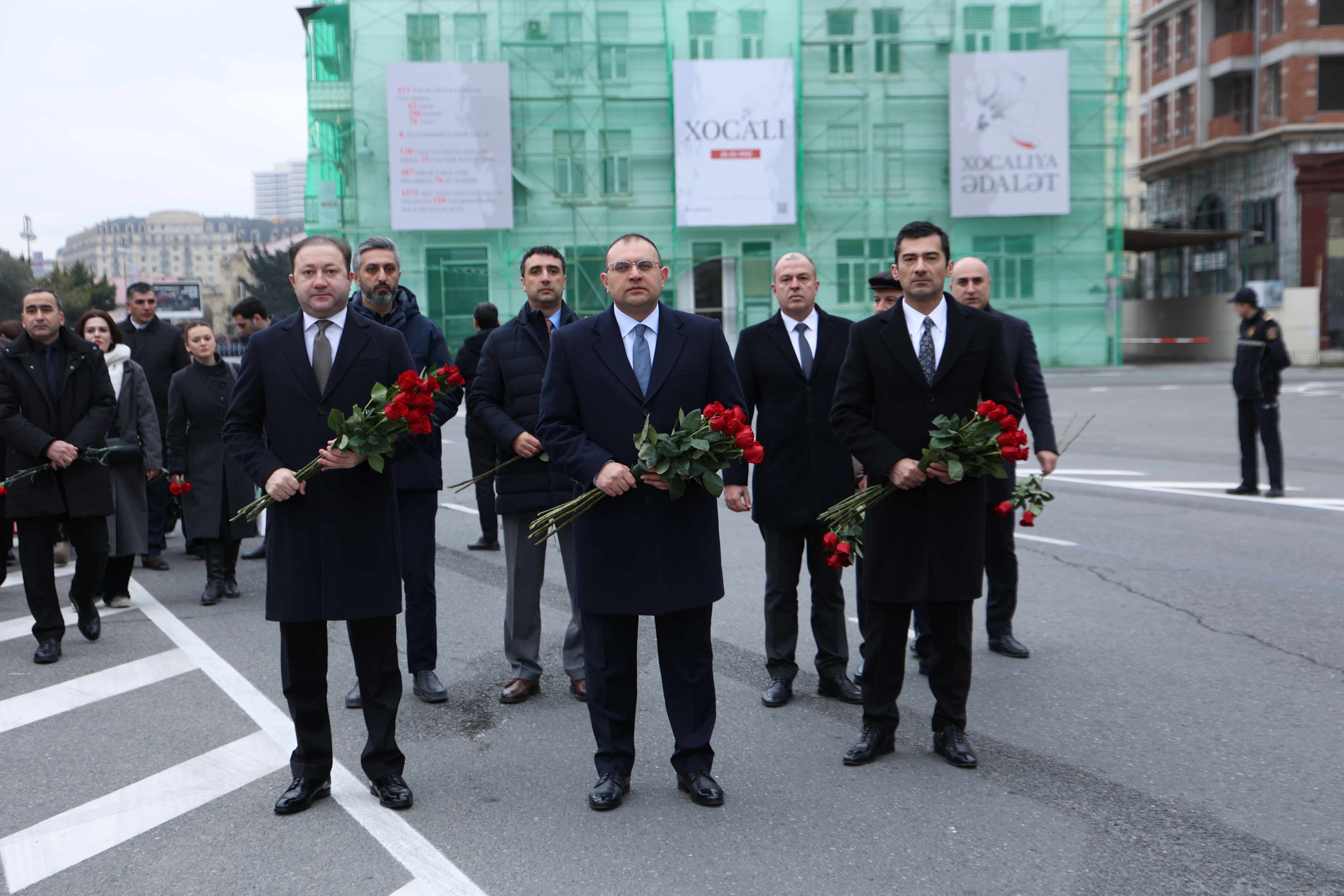 Xocalı soyqırımının 34-cü ildönümü ilə əlaqədar Azərbaycan Respublikasının Dövlət Ehtiyatları Agentliyinin əməkdaşları Xocalı soyqırımı abidəsini ziyarət ediblər