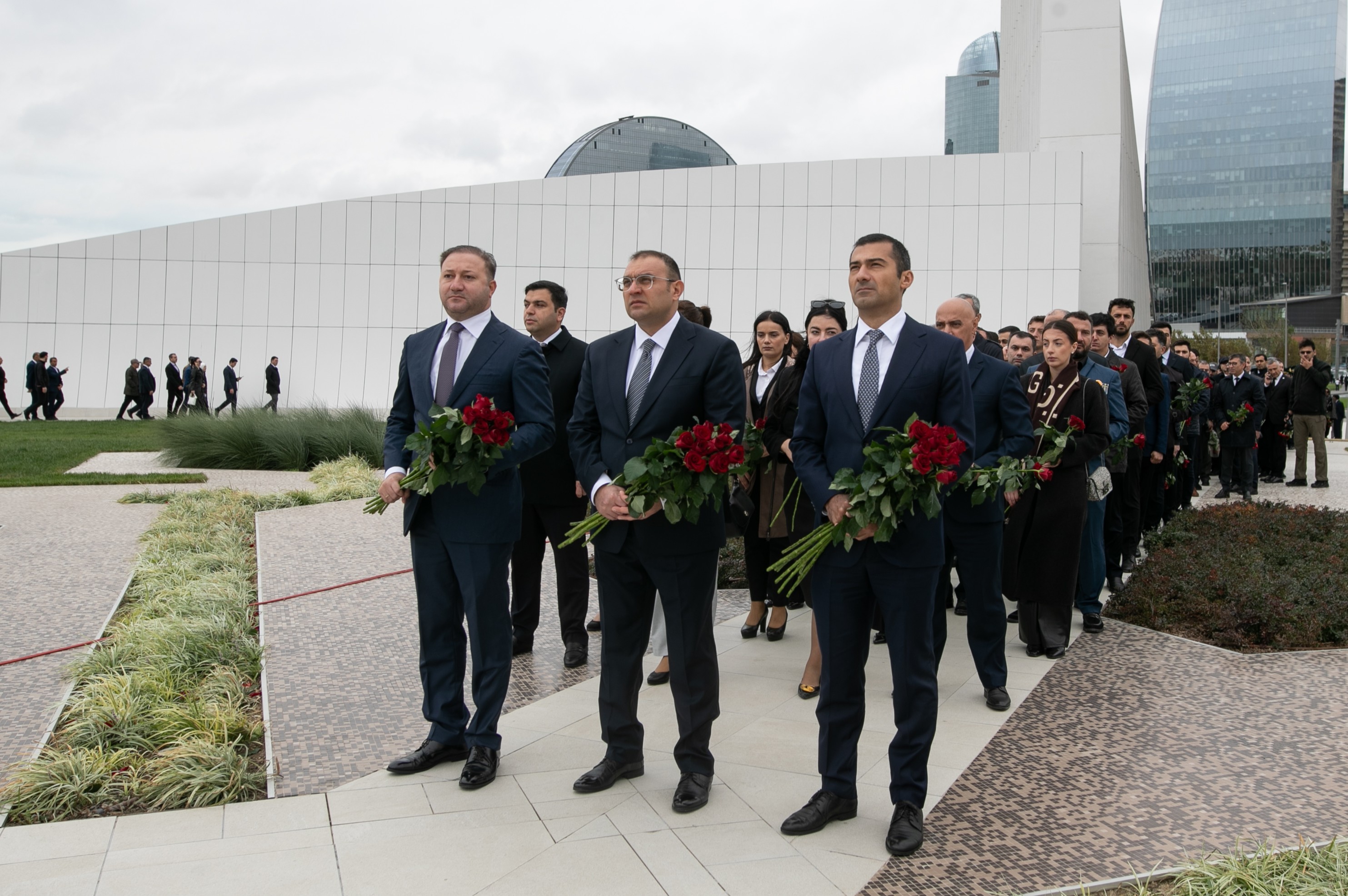 Правление и сотрудники Агентства государственных резервов Азербайджанской Республики посетили Парк Победы в связи с Днем памяти
