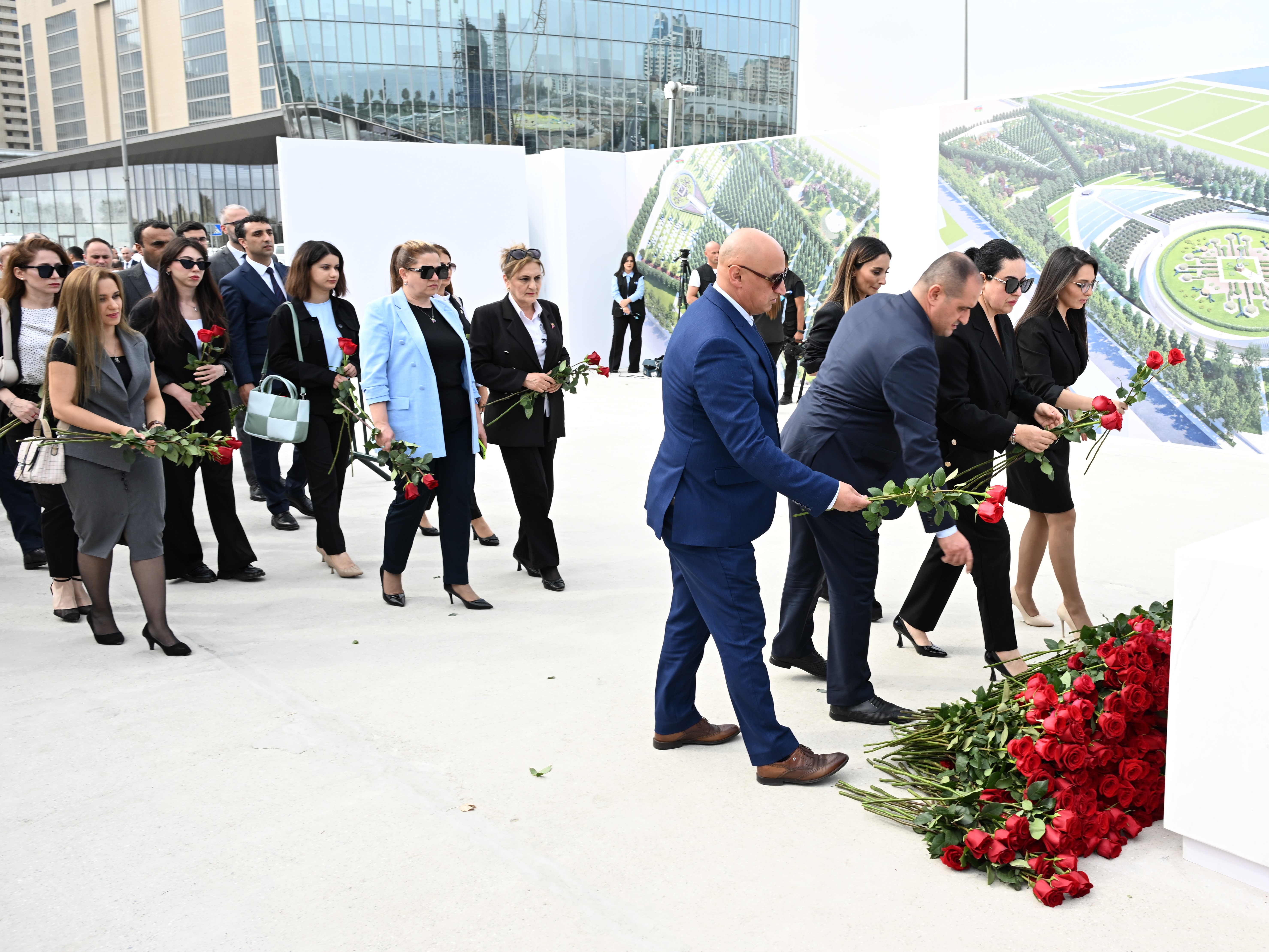 Anım Günü ilə əlaqədar Azərbaycan Respublikasının Dövlət Ehtiyatları Agentliyinin İdarə Heyəti və əməkdaşları Zəfər parkını ziyarət ediblər