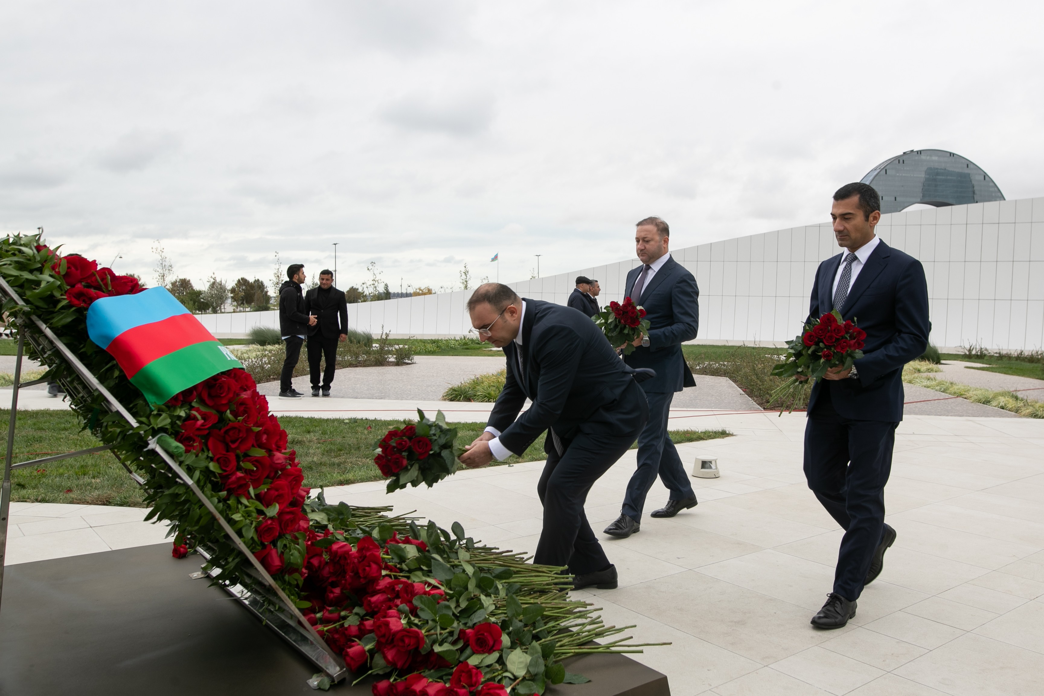Правление и сотрудники Агентства государственных резервов Азербайджанской Республики посетили Парк Победы в связи с Днем памяти