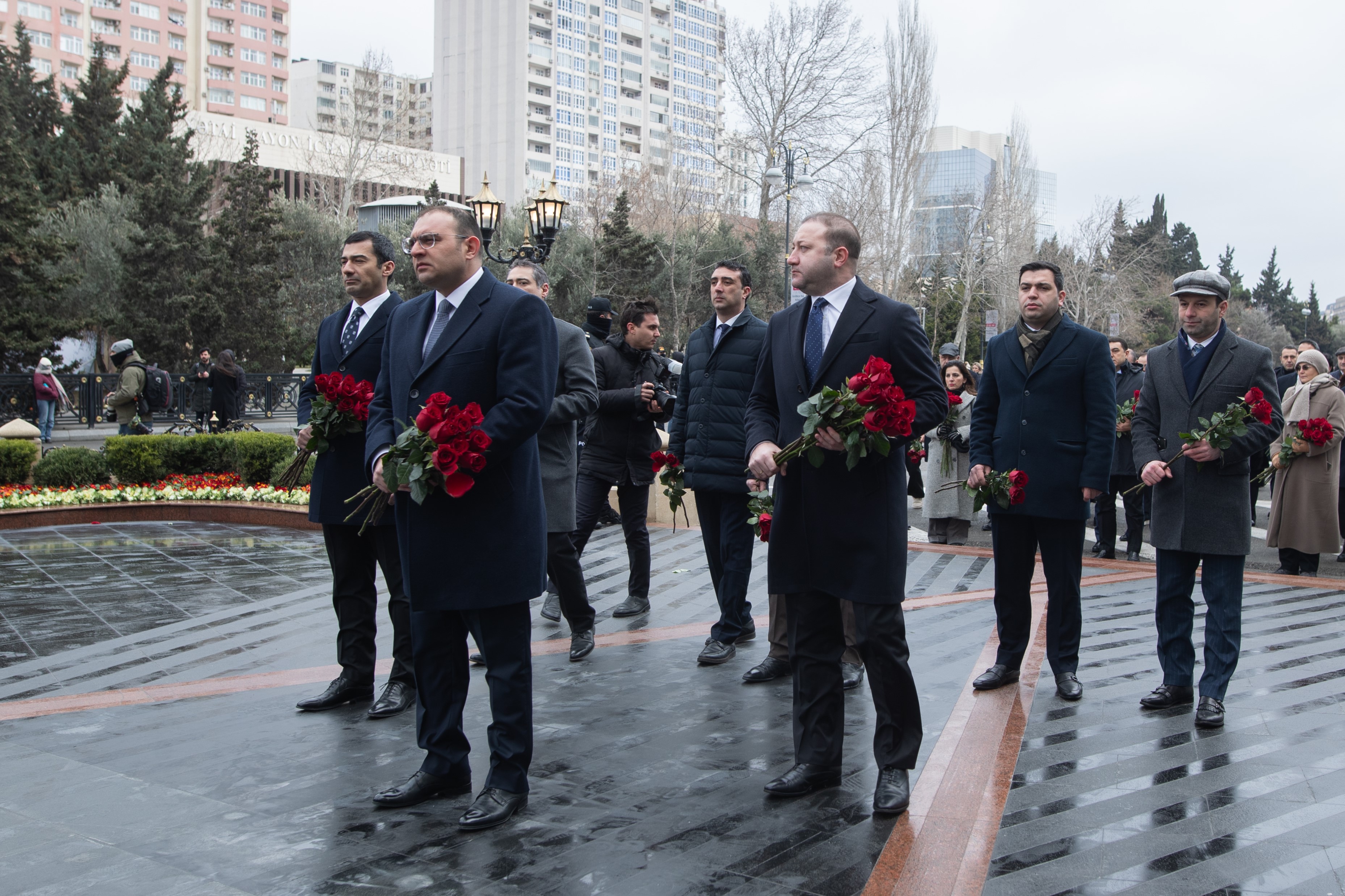 Xocalı soyqırımının 33-cü ildönümü ilə əlaqədar Azərbaycan Respublikasının Dövlət Ehtiyatları Agentliyinin İdarə Heyəti "Ana harayı" abidəsini ziyarət edib