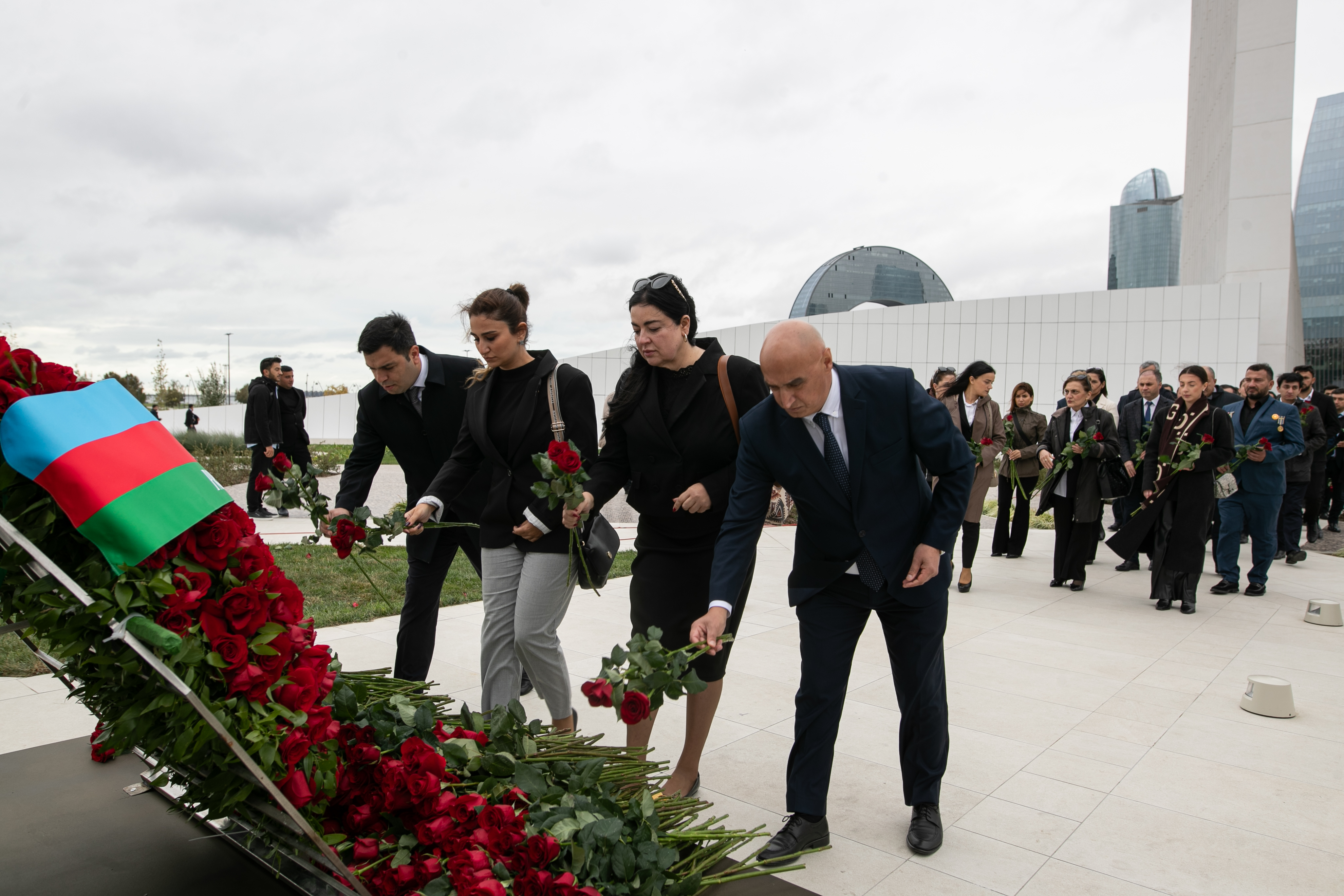 Правление и сотрудники Агентства государственных резервов Азербайджанской Республики посетили Парк Победы в связи с Днем памяти
