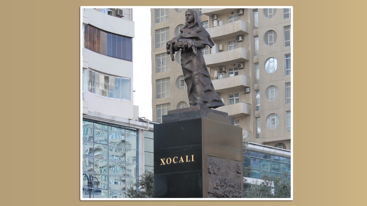 Azərbaycan Respublikası Dövlət Ehtiyatları Agentliyinin rəhbərliyi Xocalı abidəsini ziyarət edib
