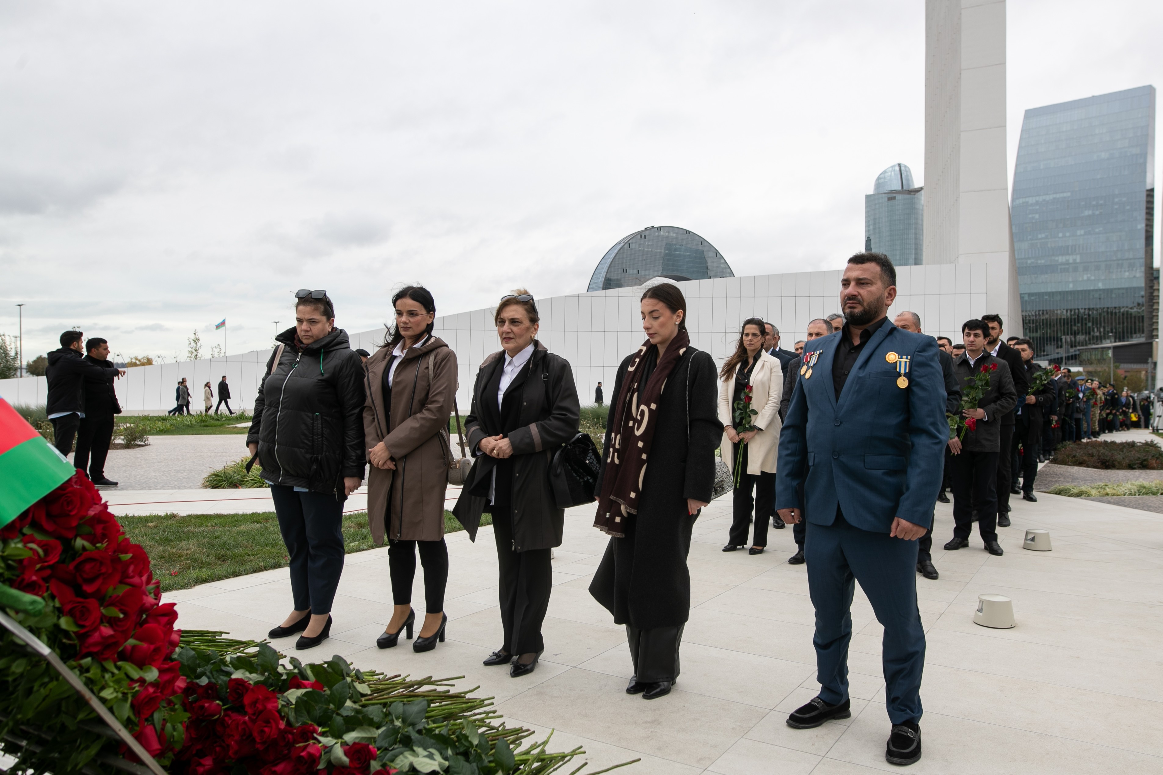 Правление и сотрудники Агентства государственных резервов Азербайджанской Республики посетили Парк Победы в связи с Днем памяти