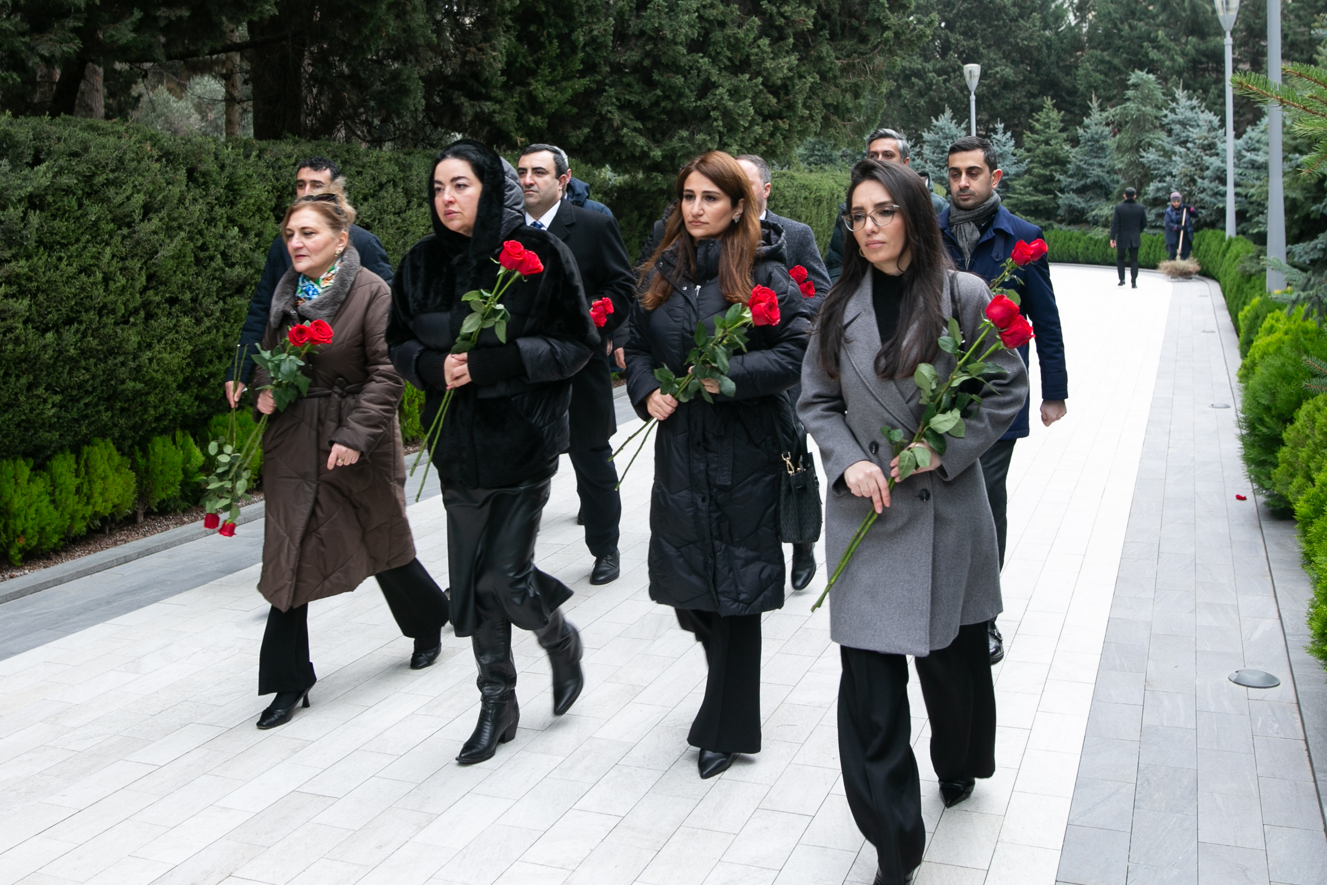 Azərbaycan Respublikasının Dövlət Ehtiyatları Agentliyinin İdarə Heyəti Ümummilli Lider Heydər Əliyevin məzarını ziyarət etdilər