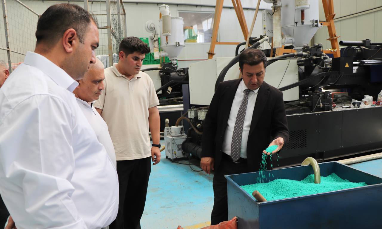 ADEA Xeyriyyə Yarmarkasından yığılan tullantıları Balaxanı Bərk məişət tullantılarının çeşidlənməsi zavoduna təhvil verib