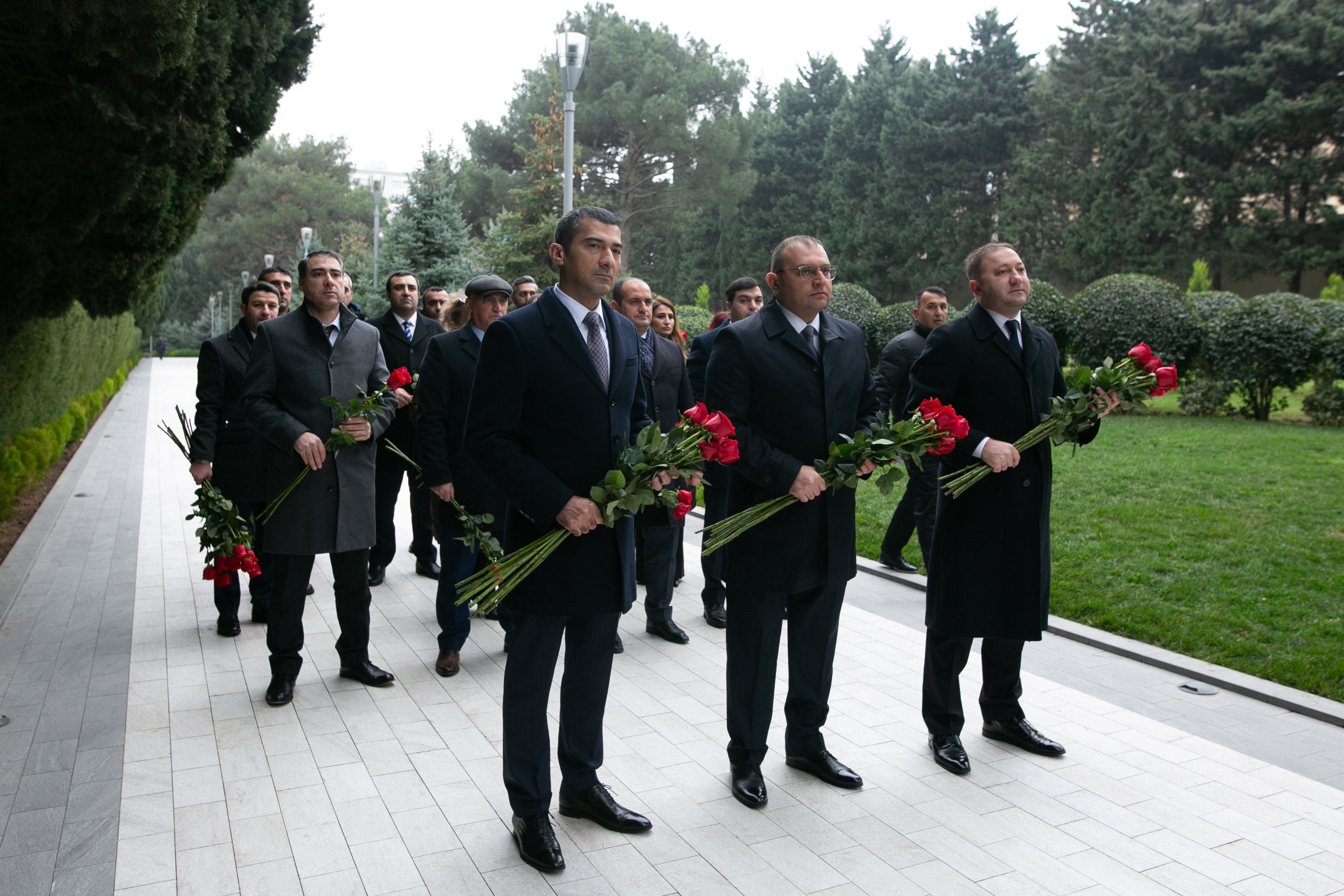 Azərbaycan Respublikasının Dövlət Ehtiyatları Agentliyinin İdarə Heyəti Ümummilli Lider Heydər Əliyevin məzarını ziyarət etdilər