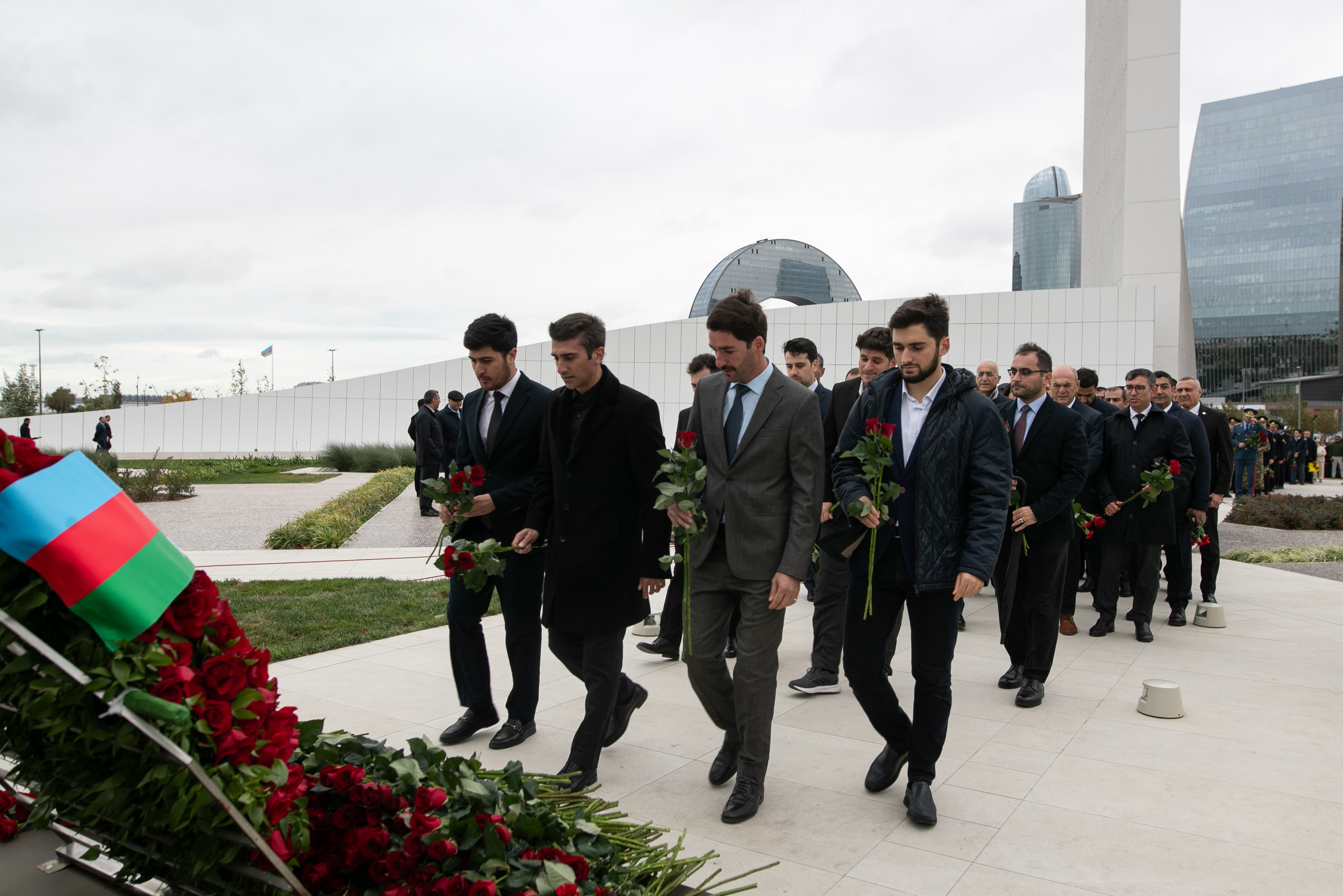 Правление и сотрудники Агентства государственных резервов Азербайджанской Республики посетили Парк Победы в связи с Днем памяти