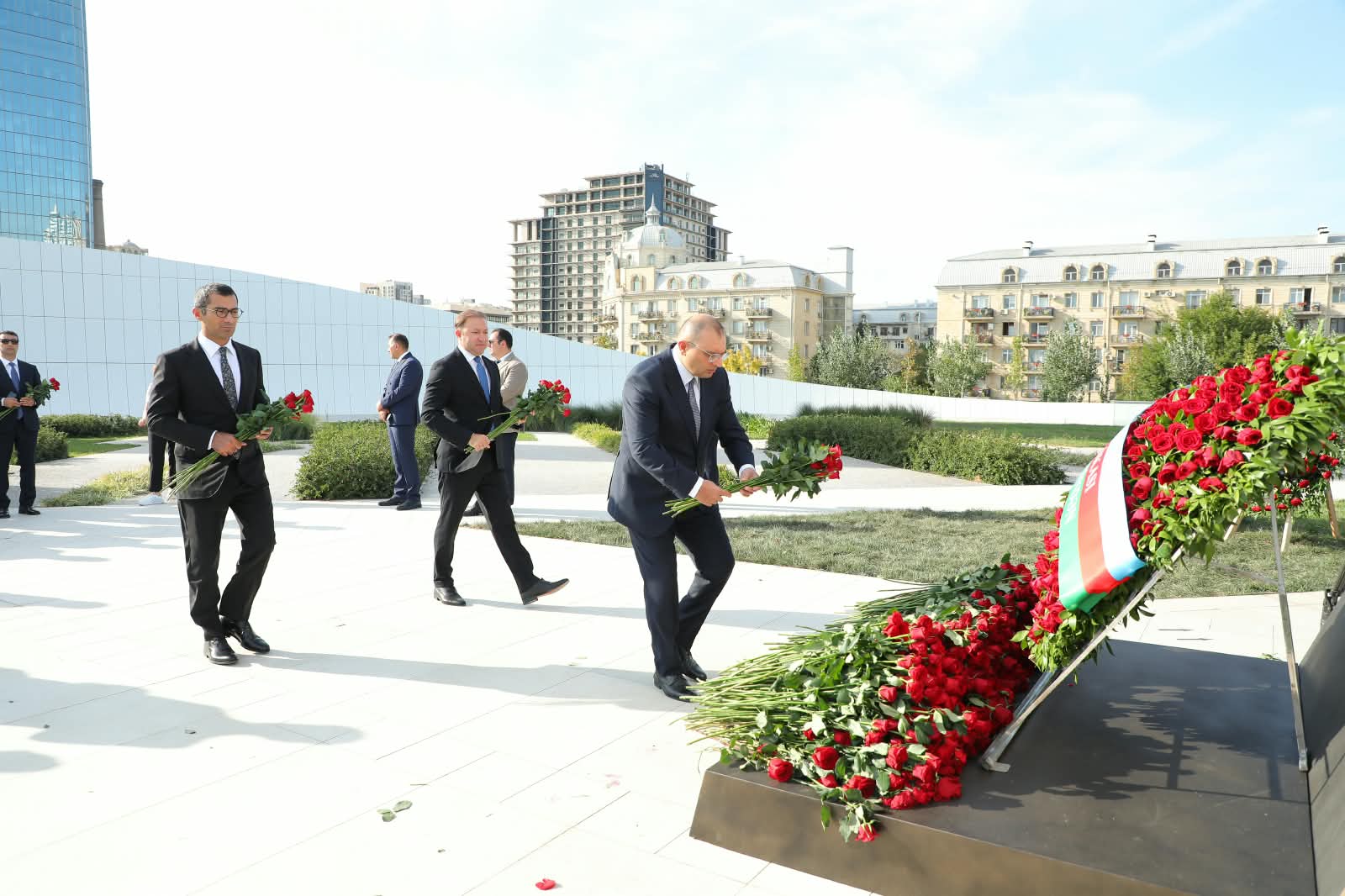 Azərbaycan Respublikasının Dövlət Ehtiyatları Agentliyinin kollektivi Anım Günü ilə əlaqədar Zəfər parkını ziyarət edib