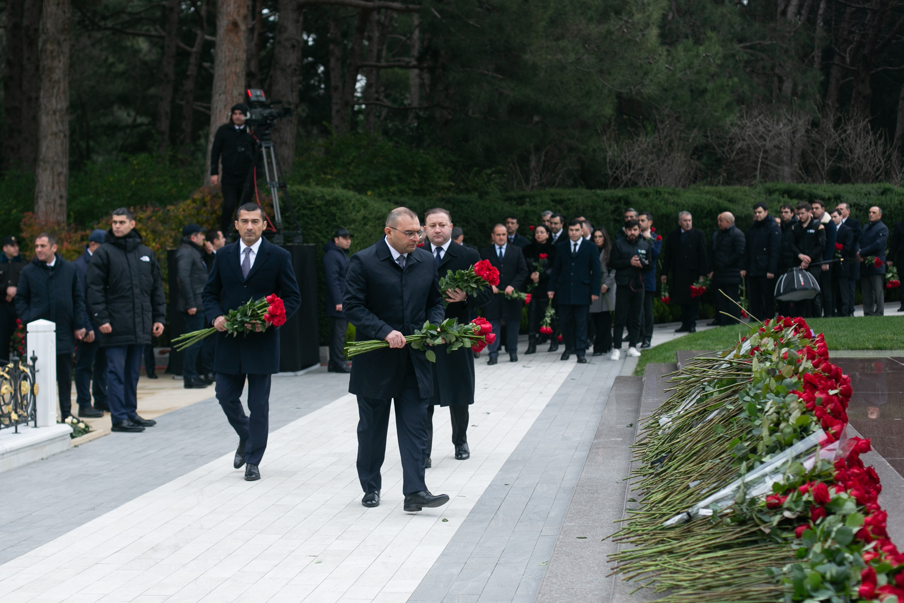 Azərbaycan Respublikasının Dövlət Ehtiyatları Agentliyinin İdarə Heyəti Ümummilli Lider Heydər Əliyevin məzarını ziyarət etdilər