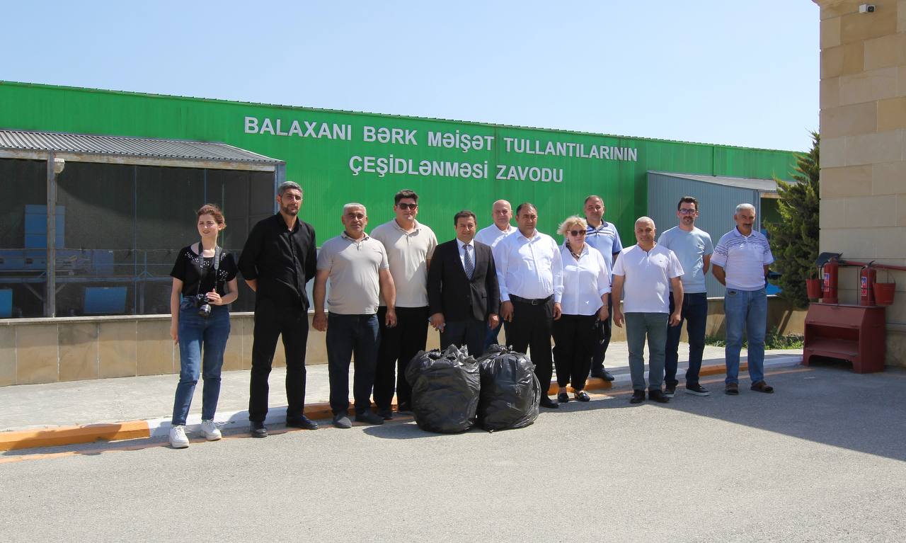 ADEA Xeyriyyə Yarmarkasından yığılan tullantıları Balaxanı Bərk məişət tullantılarının çeşidlənməsi zavoduna təhvil verib