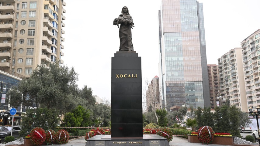 Xocalı soyqırımının 34-cü ildönümü ilə əlaqədar Azərbaycan Respublikasının Dövlət Ehtiyatları Agentliyinin əməkdaşları Xocalı soyqırımı abidəsini ziyarət ediblər