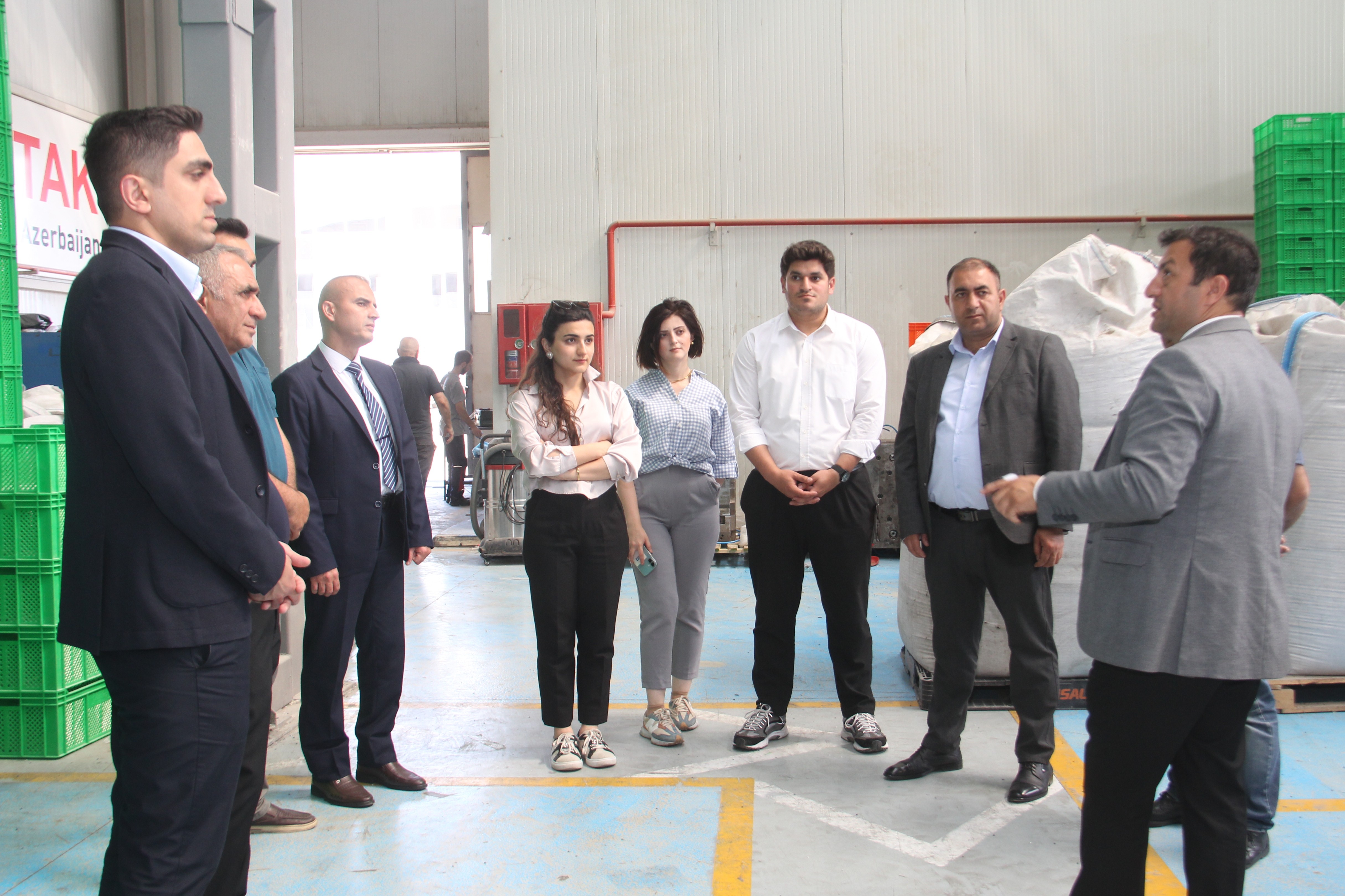 ADEA əməkdaşları Ümumdünya Ətraf Mühit Günü ilə əlaqədar “Təmiz Şəhər” ASC-nin təsərrüfat sahələrində olub
